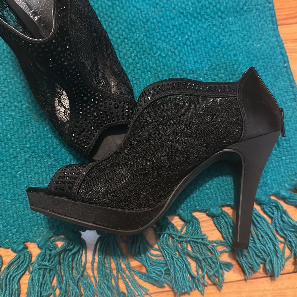 Coach and Four Lace and Stud Heels 6